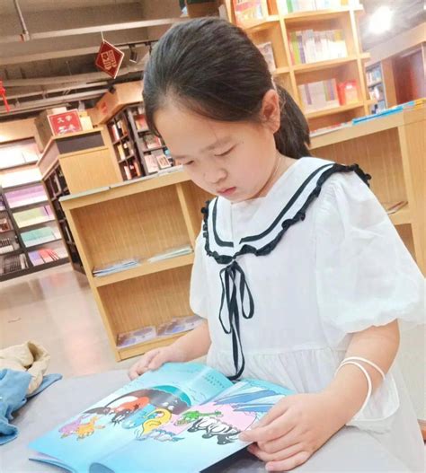 吴舒怡，女，2012年出生，福建云霄人，云霄县第二实验小学学生，平时兴趣游泳和画画，并逐渐喜欢上阅读与写作。