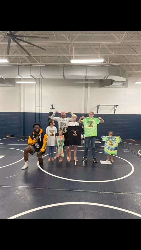 Streetbeefs Merchandise (@streetbeefs_merch) • Instagram photos and videos