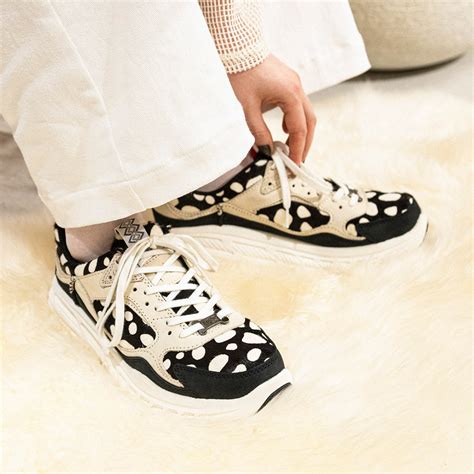 UGG CA805 DALMATIAN BLACK / WHITE（アグ シーエー805 ダルメシアン-ブラック） | atmos（アトモス ...