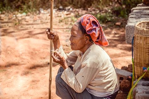 Mynmar Local People 的图像结果