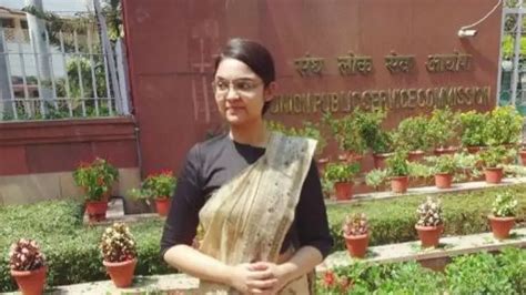 Bihar girl Annapurna Singh secures AIR-99 to become IAS officer; know ...