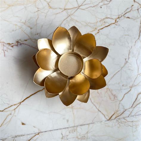 Metal Lotus Tealight Holder with Stand