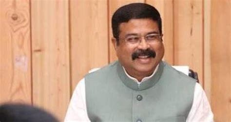 Dharmendra Pradhan Launches DBT in NAPS to Strengthen Apprenticeship ...