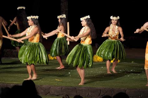 Hawaiian Luau Dance