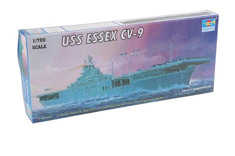Trumpeter 1/700 USS Essex CV-9 US Aircraft Carrier Model Kit : Amazon ...