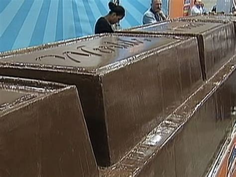 2013 Worlds Largest Chocolate Bar 13 Discontinued Candy Bars We're