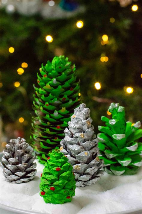 Handmade Christmas decorations: pine cone trees - Growing Family