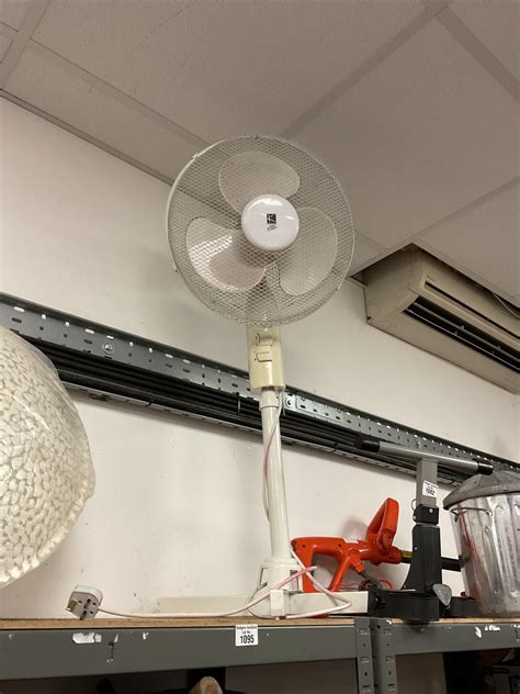 Kingavon home & leisure floor standing fan – Badgers Auctions