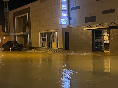 Apparent water line break floods downtown Kingsport street | WJHL | Tri-Cities News & Weather