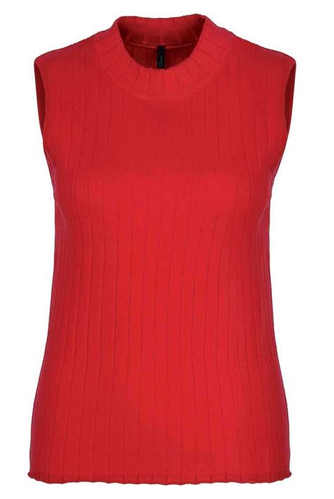 Red fashion for Winter 2017 | Femina.in