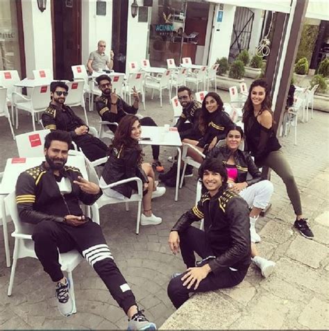 Khatron Ke Khiladi Contestants Nia, Manveer And Ravi Dubey Groove To ...