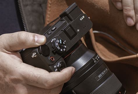 ILCE-7CR | Interchangeable-lens Cameras | Sony India