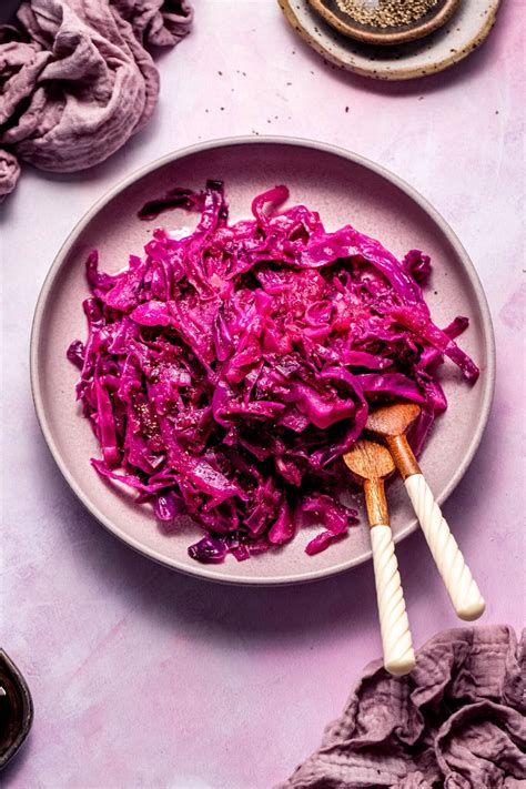 German-Style Braised Red Cabbage with Apples (Simple Recipe)