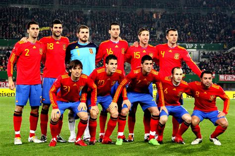 the spanish team line up for the 2010 world cup final