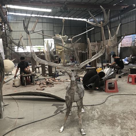 拉丝不锈钢镂空鹿雕塑 - 卓景雕塑公司