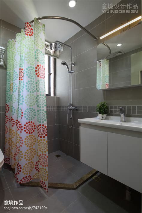 现代简约风不锈钢浴室柜浴帘装修效果图大全 – 设计本装修效果图