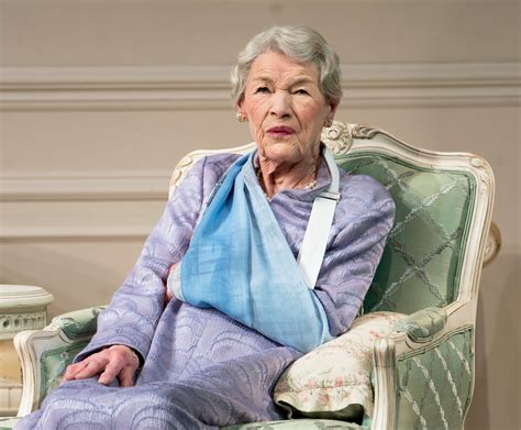 Review: Glenda Jackson Gets Her Queen Lear Moment in ‘Three Tall Women ...