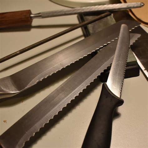 Sharpening Serrated Knives | How To Sharpen A Serrated Knife Without ...