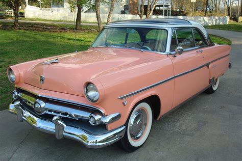 Skyliner Crestliner 1954 Ford | Barnebys