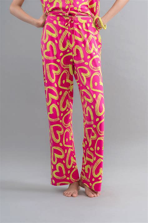 limited edition lovestruck pink heart flared pajamas – NeceSera