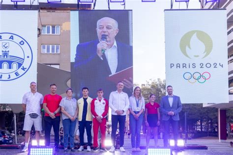 Osijek dočekao svoje olimpijce predvođene srebrnom Donnom Vekić - Osijek.in