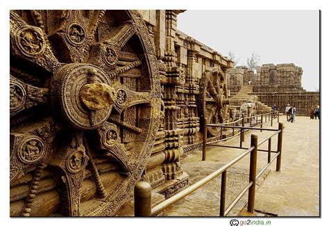 go2india.in : Wheels at Konark sun temple