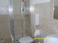 costo costruzione bagno foto bagno completo con rivestimento moderno opaco di costo costruzione bagno foto bagno completo con rivestimento moderno opaco di