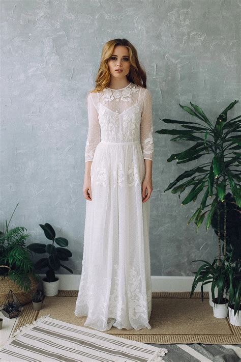 lace sleeve wedding dress