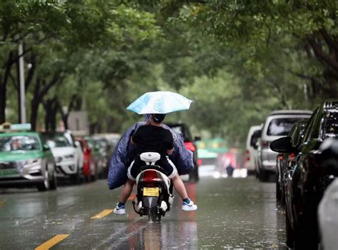 郑州的雨没有下大 今天主要是中雨、北风降温明显-大河新闻