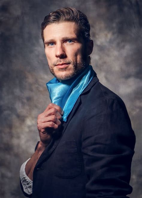 Profile Suit Man 的图像结果