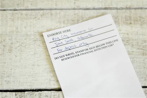 5 Ways to Endorse a Check - wikiHow