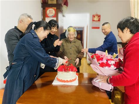 华丰社区提前一个月筹划 为辖区内首位百岁老人过生日_杭州网