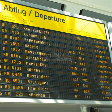 在车站或机场按时间表显示出入境和离高清图片下载-正版图片504769812-摄图网