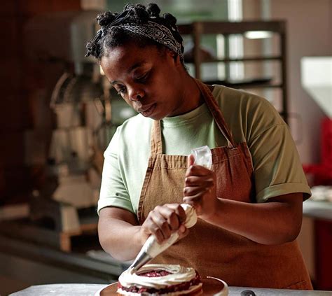 How to Write the Perfect Restaurant Pastry Chef Job Description