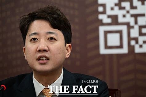 [기사] 이준석, 조진웅 은퇴에 "대통령은 괜찮고 배우는 은퇴…모순" - 정치/시사 - 에펨코리아
