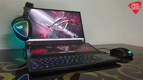 Asus ROG Zephyrus Duo 15 SE review: Outstanding, complex and costly ...