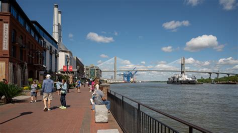 108166420-1751383658169-gettyimages-2209453570-US_ECONOMY.jpeg?v ...