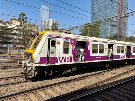 Beautiful Mumbai Local Train Image 的图像结果