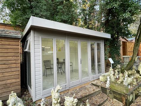 Malvern Studio Flat 12 x 8