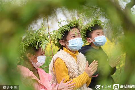 临沂：清明节当日 市民“清明戴柳”祈福平安 - 海报新闻