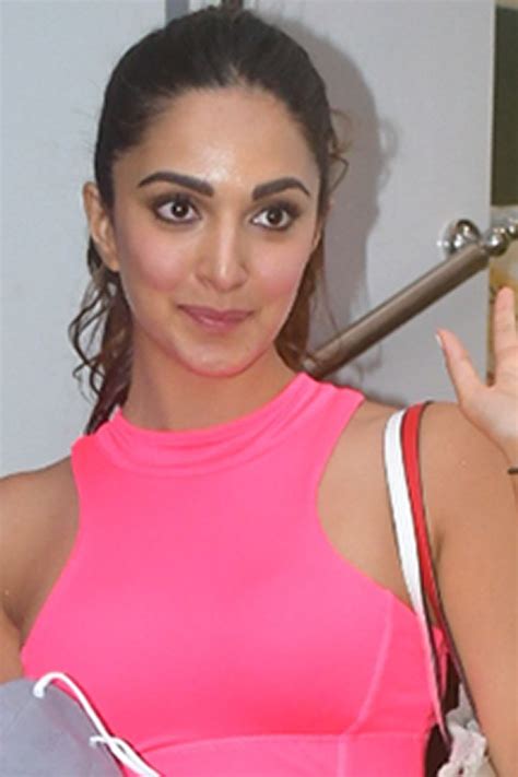 Kiara Advani stepped out in a hot pink sports bra + leggings set in ...
