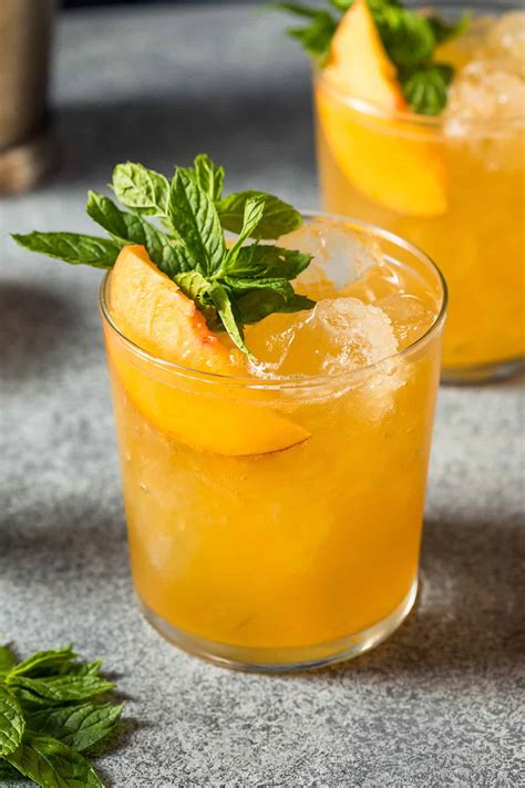 12 Popular Peach Puree Cocktails - HowdyKitchen