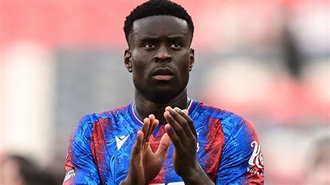 Liverpool submit £35m bid for Palace's Marc Guéhi - source - ESPN