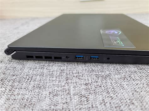 文書機跳電競筆電初體驗， MSI Stealth 17M開箱 - Mobile01