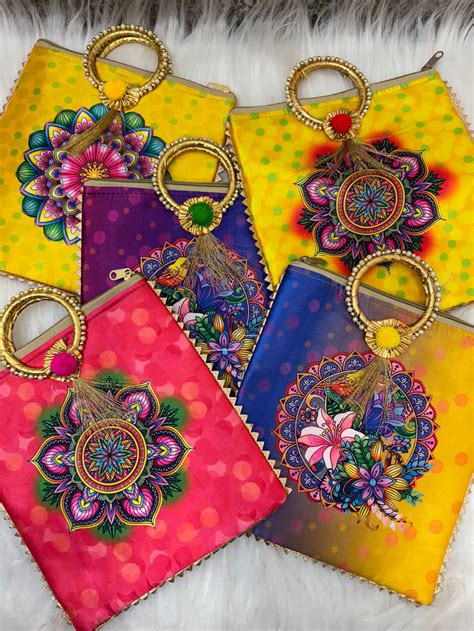 Bags & Clutches – Page 2 – Regalia Ornaments