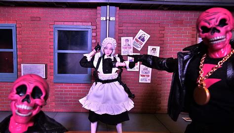 See Mezco? Double jointed elbows on female soft good figures is possible! : r/One12Collective