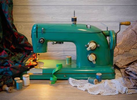 Vintage Sewing Machine 的图像结果