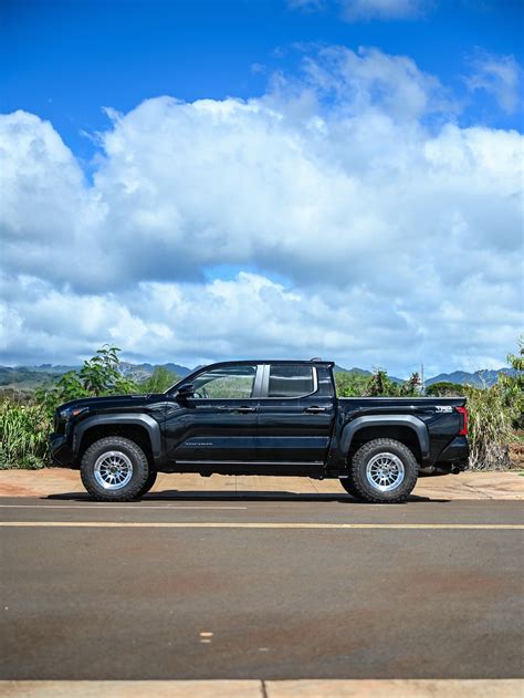 Black and Polished, Lifted Toyota Tacoma TRD Off-Road Feels Both Modern and Classic - autoevolution