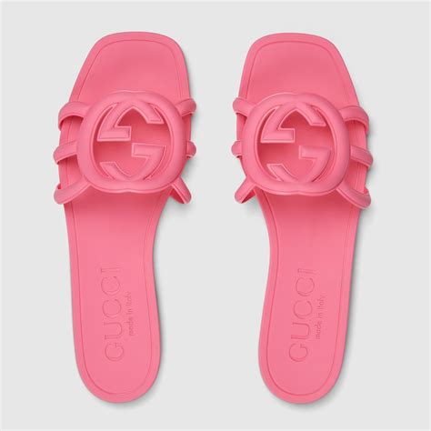 Women's Interlocking G slide sandal in dark pink rubber | GUCCI® US