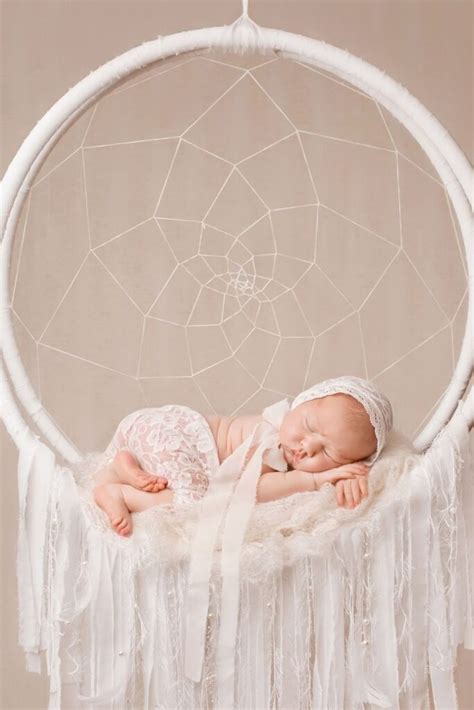 600+ Girl Names That Start With D (Beautiful & Unique)